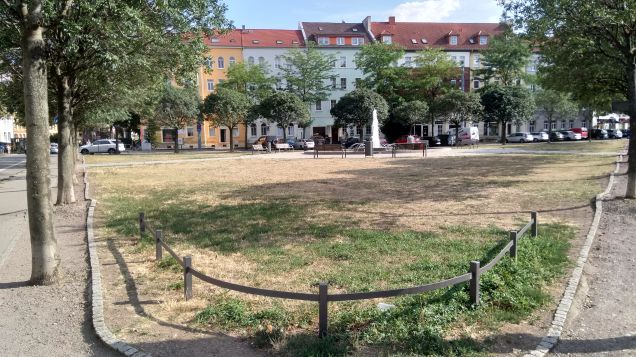 Der verdorrte Leipziger Platz mit Springbrunnen in 2018 (Bild: Guido Spohr)