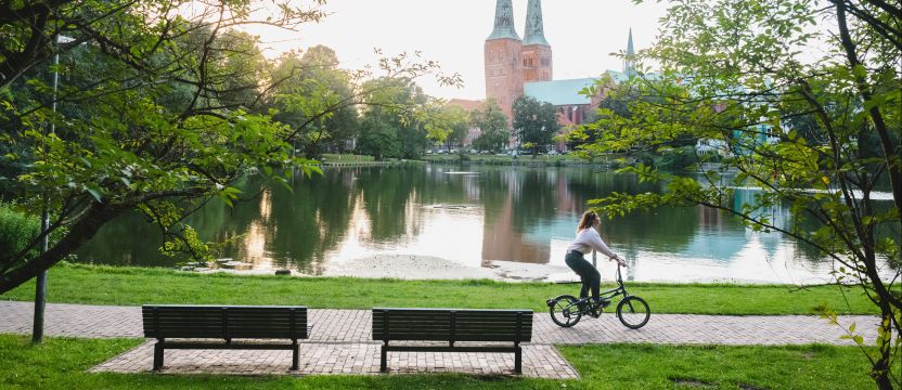 Wasserflächen am Mühlenteich nahe der Lübecker Wallanlagen.