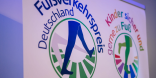 Logos von Haupt- und Sonderpreis auf der Leinwand
