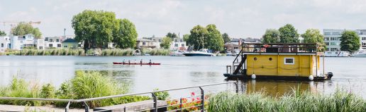 Die Schwammstadt 52° Nord der Vonovia (BUWOG) in der Regattastraße, 12527 Berlin. Hausboot_Berlin
