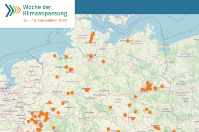 Klicken Sie sich auf unserer Karte und dem Terminkalender durch die Veranstaltungen der Partner*innen und nehmen sie online oder vor Ort teil. Logo der Woche der Klimaanpassung und Deutschlandkarte mit Veranstaltungen
