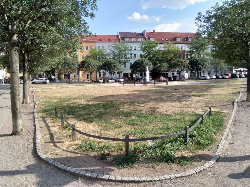 Der verdorrte Leipziger Platz mit Springbrunnen in 2018 (Bild: Guido Spohr) Der verdorrte Leipziger Platz mit Springbrunnen in 2018 (Bild: Guido Spohr)