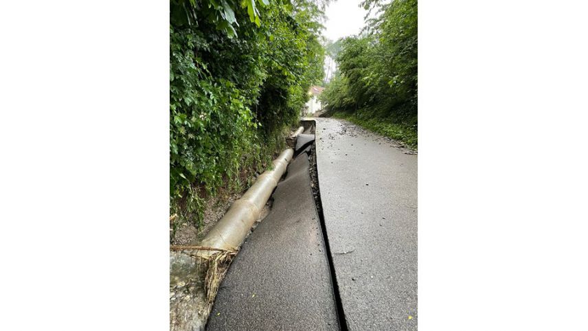 Straßenschäden durch Überflutungen im Landkreis Lörrach Straßenschäden durch Überflutungen im Landkreis Lörrach