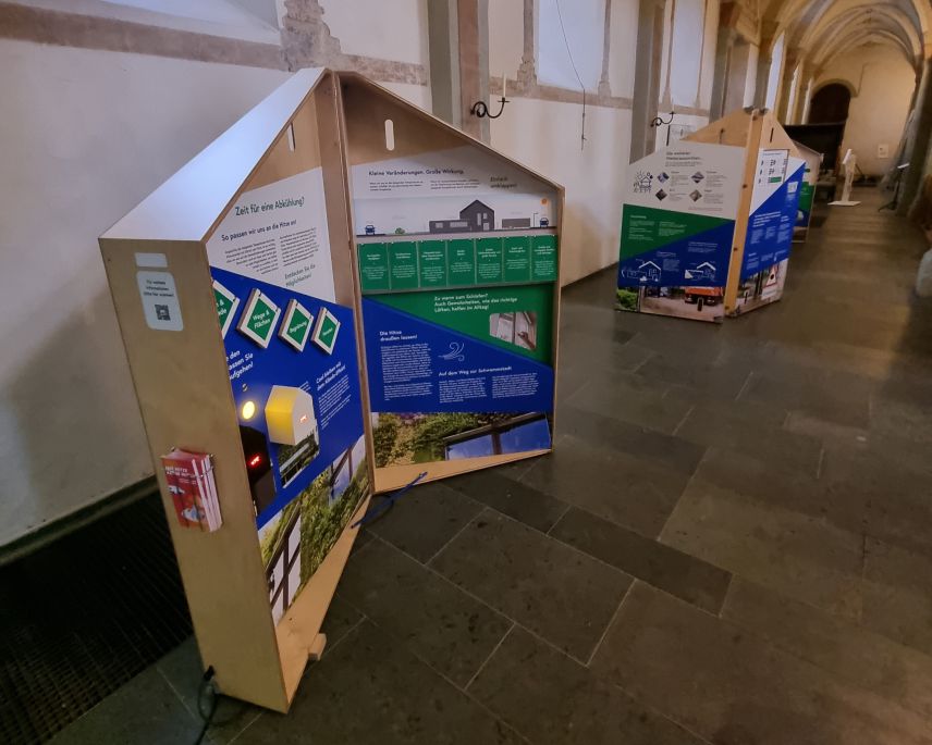 Ausstellungselemente in einer Kirche (Kreis Soest) Ausstellungselemente in einer Kirche (Kreis Soest)