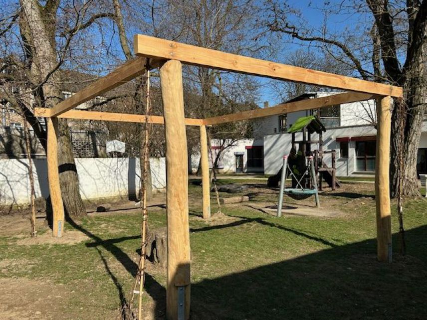Pergola aus Holz, Quelle: KölnKitas gGmbH Holzkonstruktion im Außenbereich