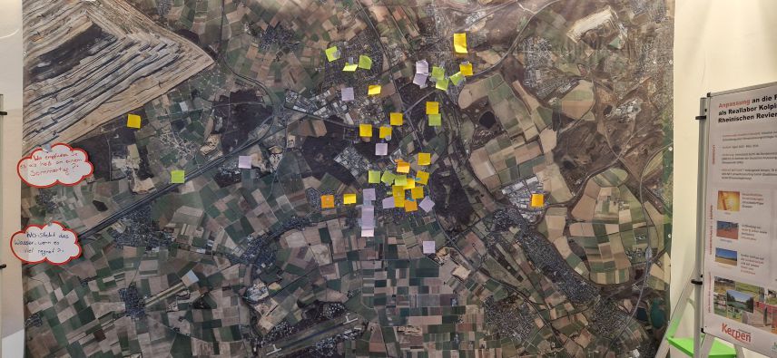 Partizipative Karte heißer Orte in der Stadt. Quelle: Kolpingstadt Kerpen Karte der Stadt Kerpen mit verschiedenen Post-Its, die anzeigen, wo eine hohe Wärmebelastung empfunden wurde.